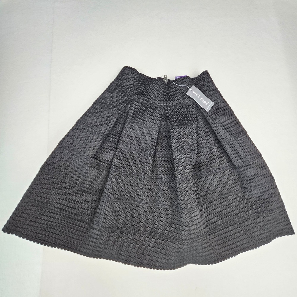 Wet Seal Hot Gal Black Cupcake Skirt Textured Pleated Mini XS NEW Y2K Goth Fairy